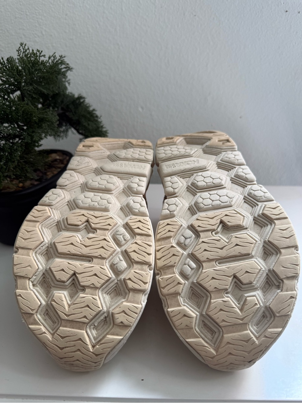 Hoka Clifton L men size 8.5 Beige Suede Athletic Sneakers with Yellow Accent - Picture 12 of 14